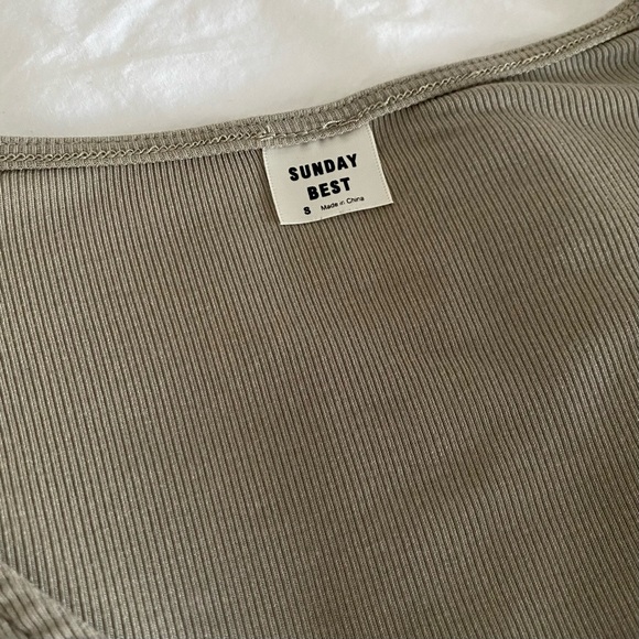 Aritzia Sunday Best Long Sleeve Crop Top - Picture 5 of 9